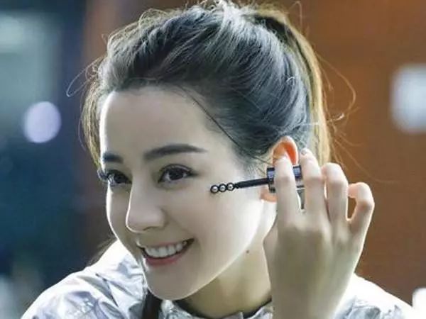 巧用眼線，打造女神級(jí)靈動(dòng)大眼